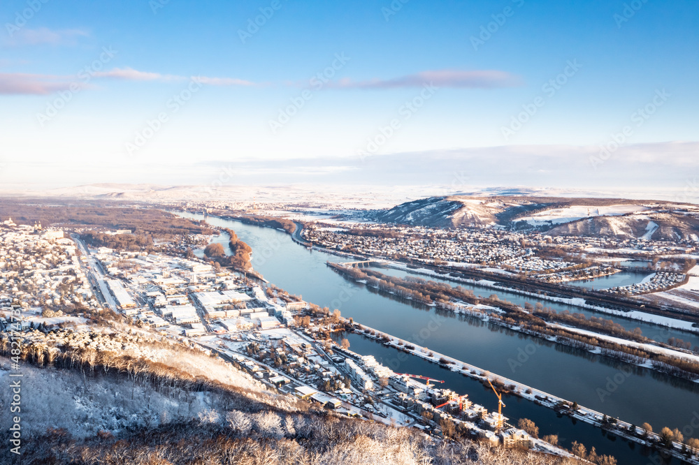 Klosterneuburg and Langenzersdorf at the Danube River during winter.
