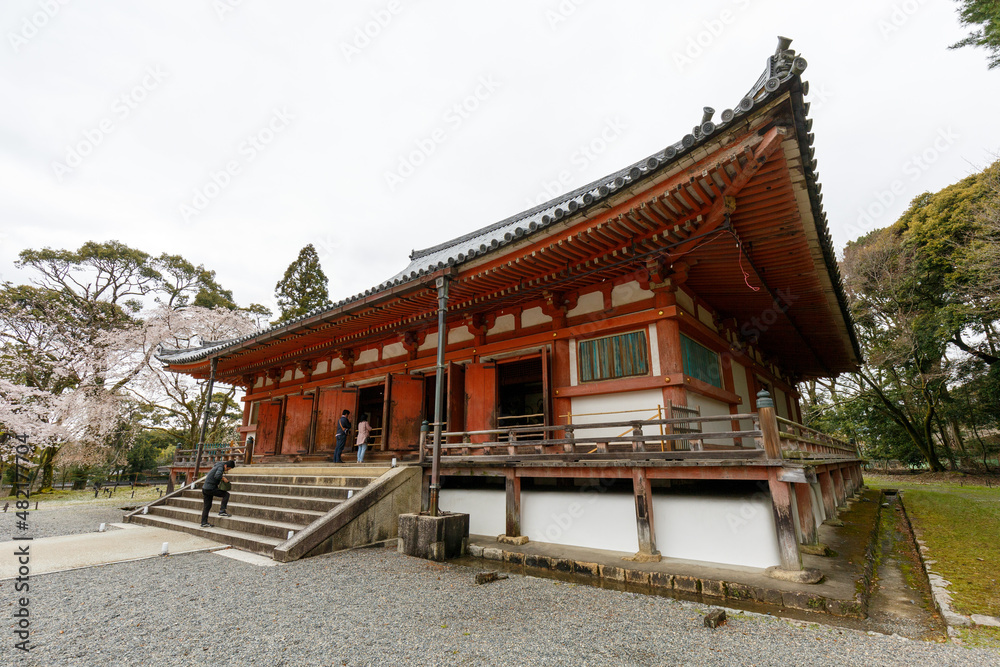 京都・醍醐寺の金堂