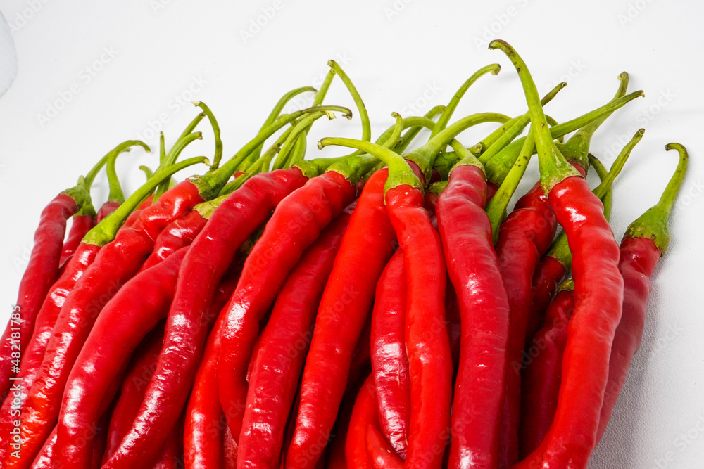 Red Chili Curly is one of the most widely grown and sold red chili varieties in Indonesia. Many Indonesian dishes use this type of chili as an ingredient, including making chili sauce.