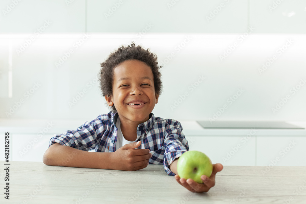 Fototapeta premium Little child boy with green apple