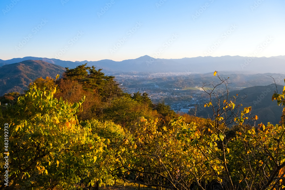 埼玉県秩父郡長瀞町 秋の宝登山、山頂からの眺め 夕方