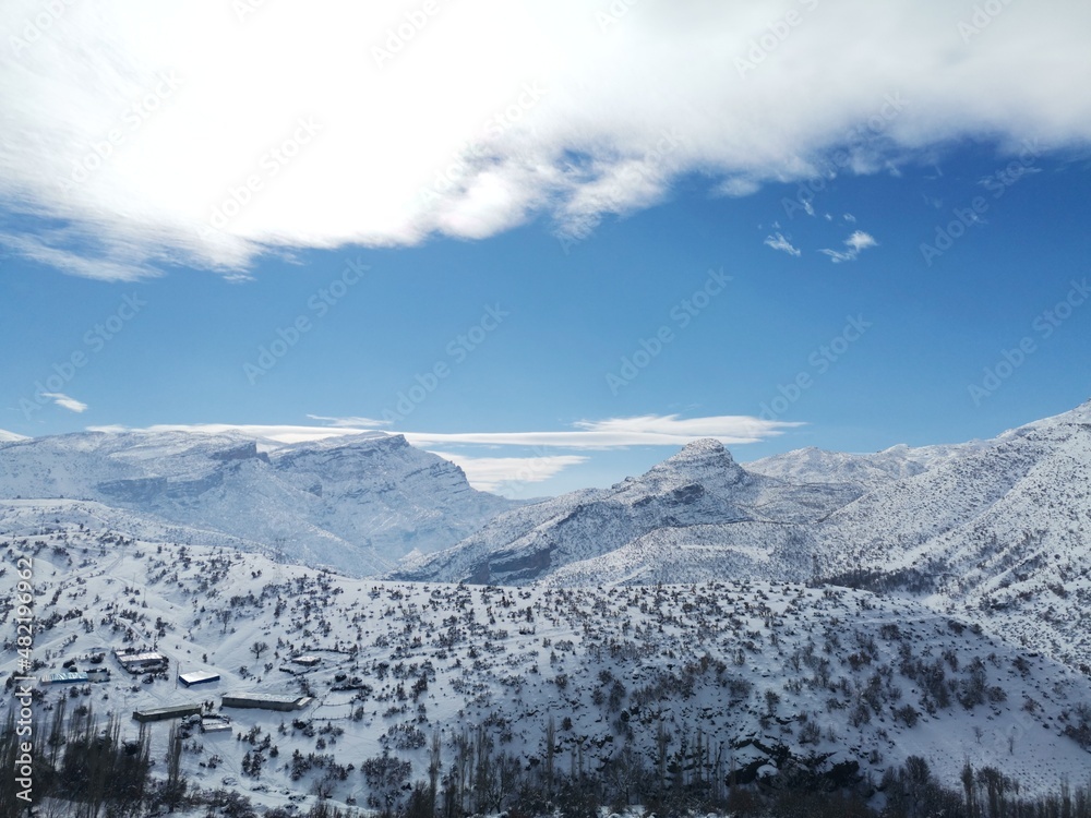 Fototapeta premium snow covered mountains Sêgirik/Şırnak 