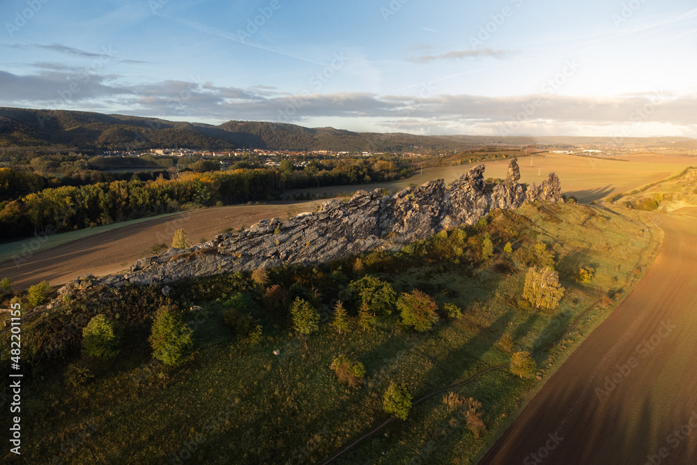 Fototapeta premium Sonnenaufgang an der Teufelsmauer im Harz.