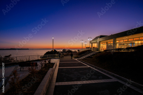 浜松市　浜名湖サービスエリアから見た浜名湖の夕暮れ © yako