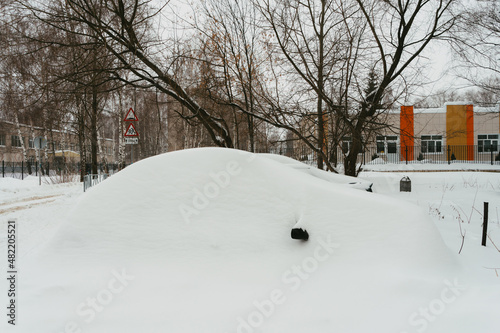 car in the snow © Evgenii Ryzhenkov