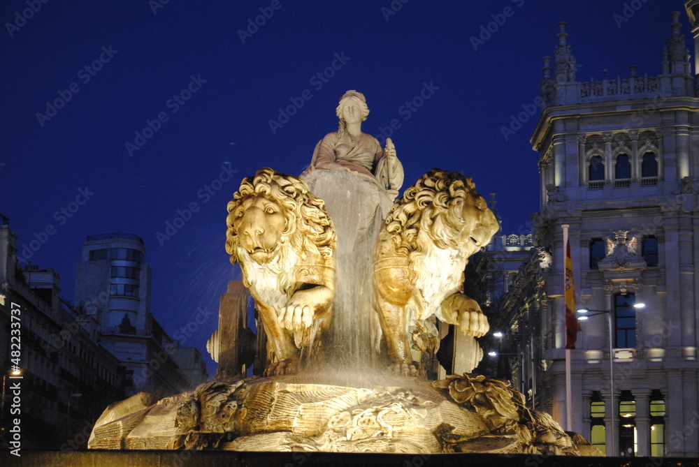 Fototapeta premium Cibeles fountain in the night
