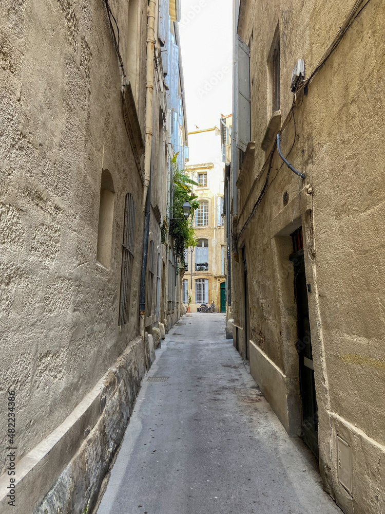 Ruelle médiévale du centre historique de Montpellier, Occitanie