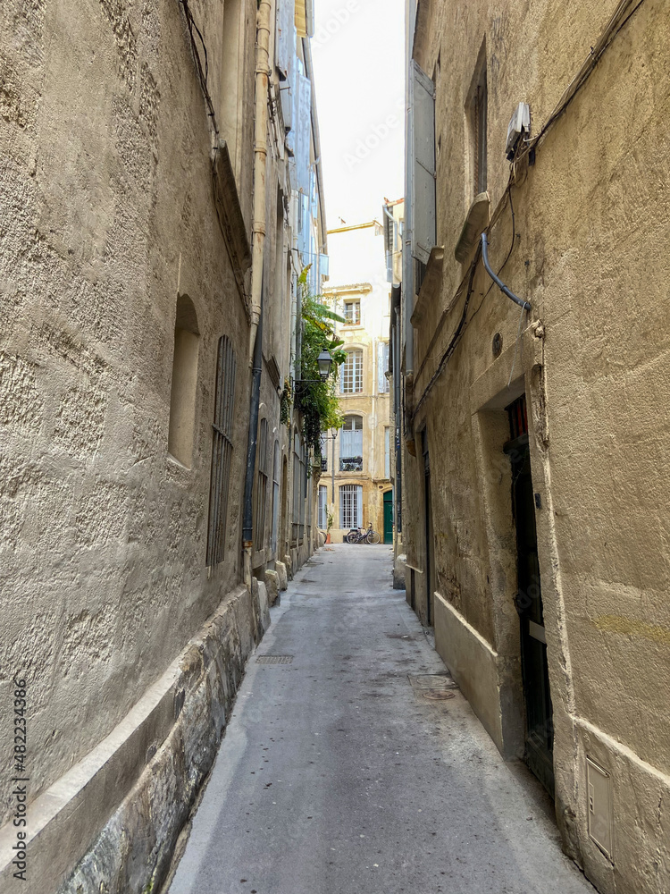 Obraz premium Ruelle médiévale du centre historique de Montpellier, Occitanie