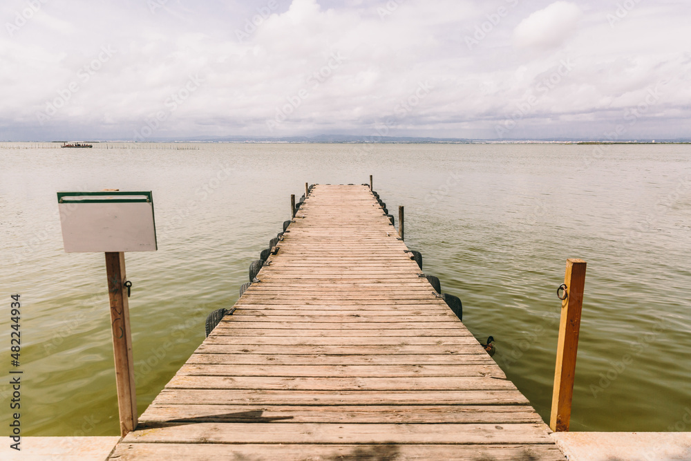 Obraz premium Typical pier of the Saler area in Valencia