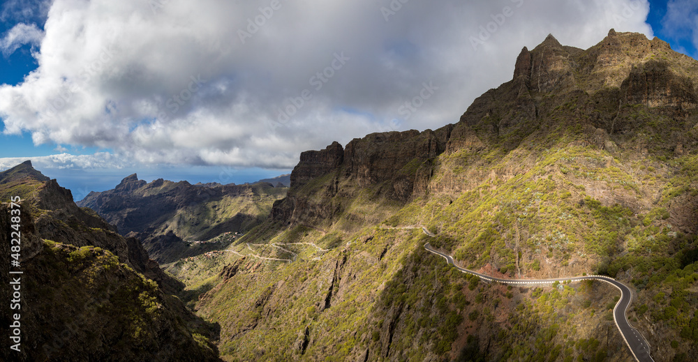 Obraz premium Panoramic view of the Teno mountain range, Tenerife, Spain, with the famous village of Masca in the background