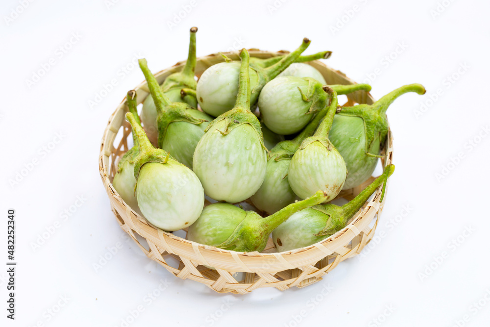 Naklejka premium Organic green eggplant on white background