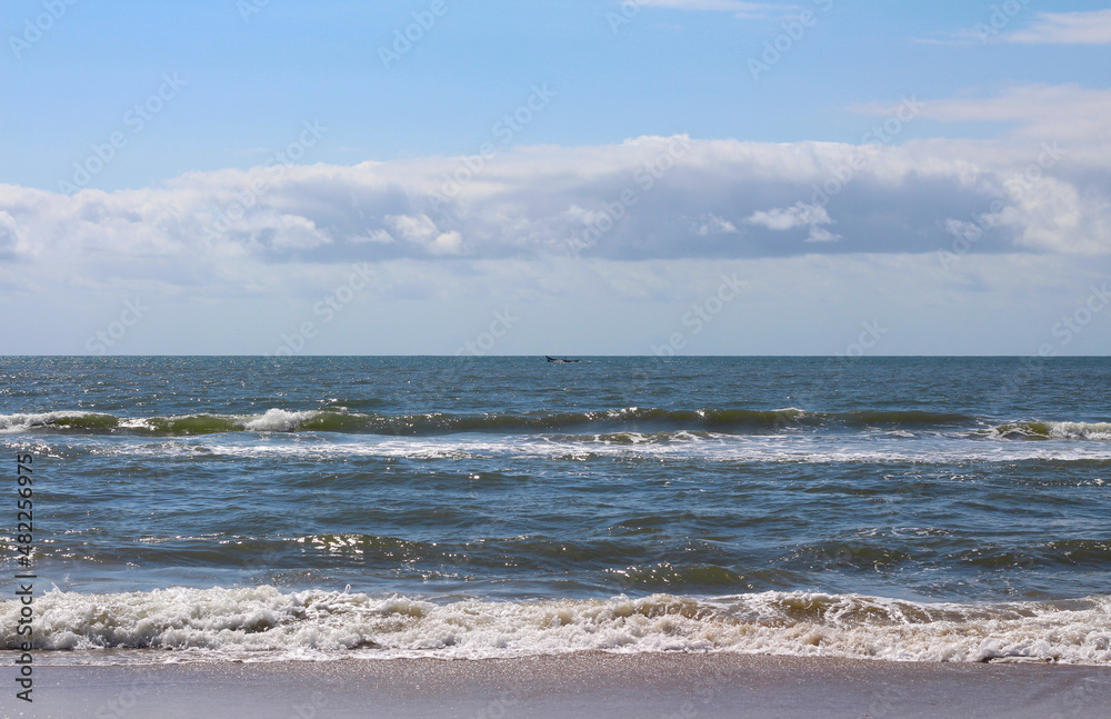 Paisagem da praia de Guaratuba, paisagem da entrada do mar, mar com ondas e nuvem no céu, paisagem das férias, paisagem da praia Paisagem da praia de Guaratuba, paisagem da entrada do mar, mar com ondas e nuvem no céu, paisagem das férias, paisagem da praia