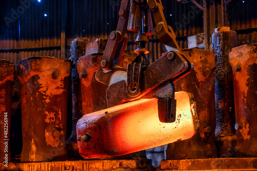 Red-hot metal forging, heavy and large billet for rolled metal