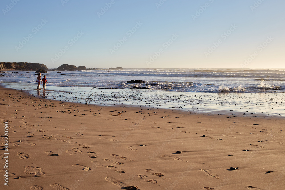plage sauvage de la côte atlantique en fin d'après-midi