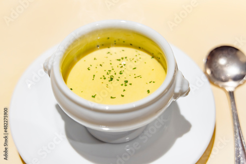 温かい美味しそうなポタージュスープ