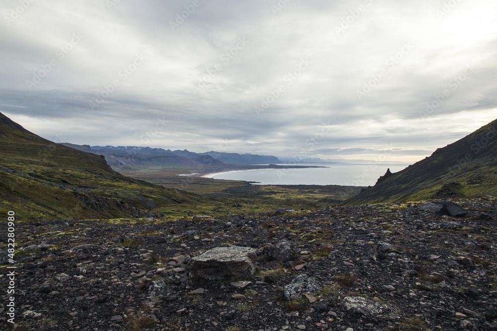 Fototapeta premium ocean from the mountains in iceland