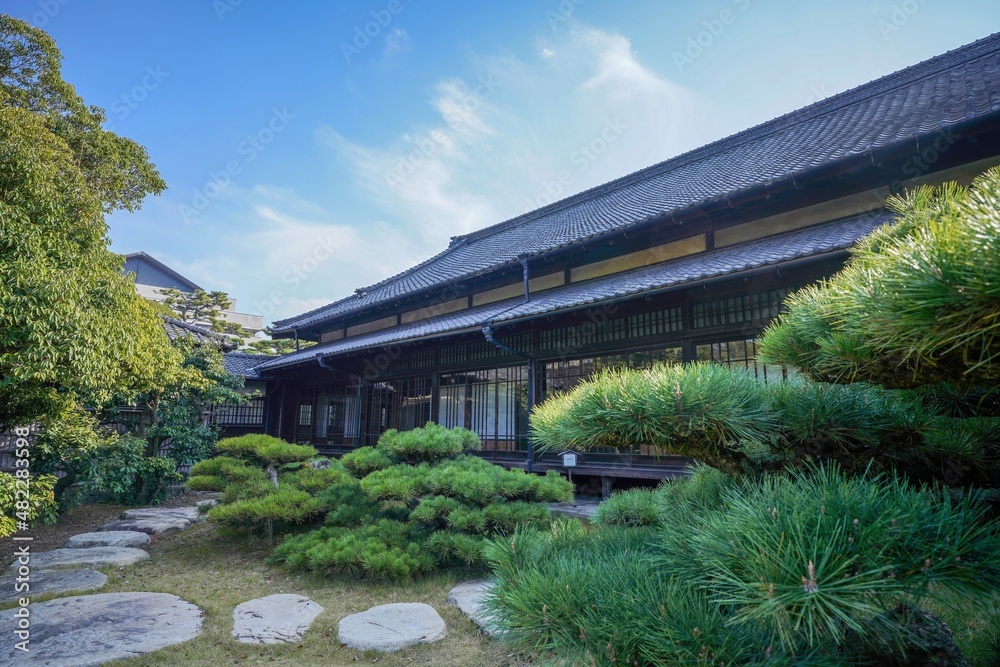 日本庭園と古い書院のコラボ情景＠高松城跡、香川