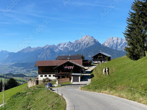 Loassattel zwischen Pillberg und Hochfügen Zillertal im Bezirk Schwaz Tirol Österreich mit dem Mountainbike im Herbst