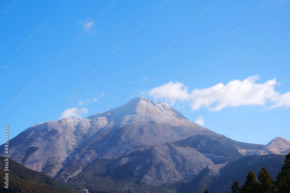 冠雪の山頂～大分県 由布岳