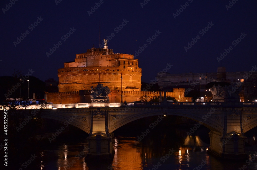 Photos taken during a stroll in the beautiful centre of the ancient city of Rome while passing the bridges on the Tevere and admiring the imposing, majestic Castel Sant'Angelo