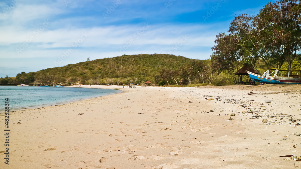 The beauty of the pink Tangsi Beach in Lombok The beauty of the pink Tangsi Beach in Lombok