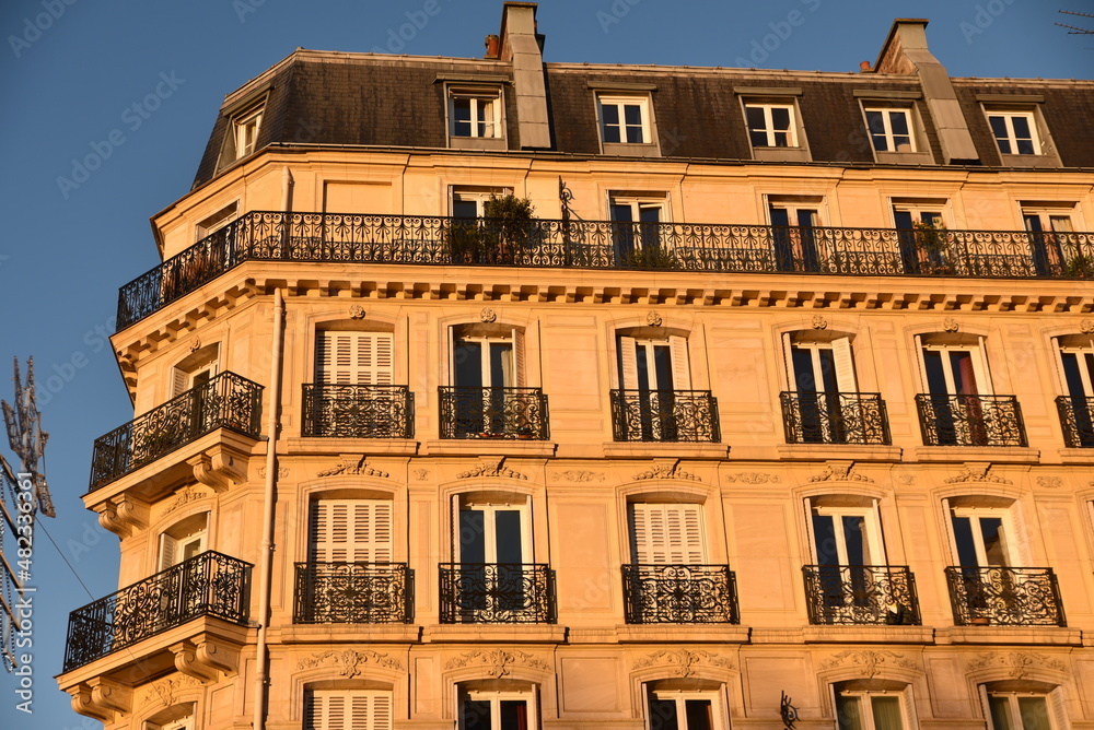 Façade haussmannienne à Paris, France