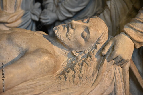 Statue du Christ mort à l'église Saint-Etienne-du-Mont à Paris, France