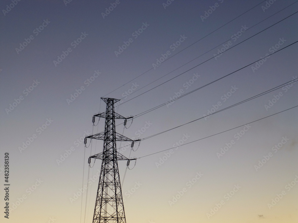 高圧電線のシルエット