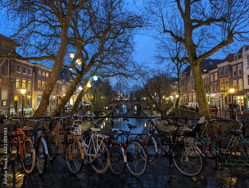 Utrecht canal and bicycles