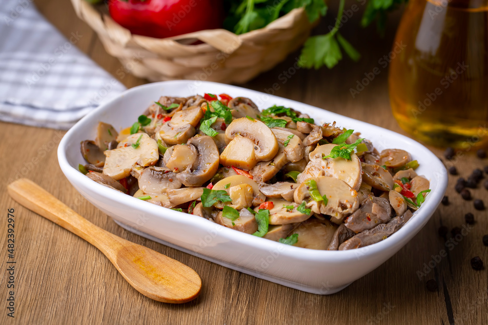 Saute delicious mushrooms (Turkish name; Mantar sote) Saute delicious mushrooms (Turkish name; Mantar sote)