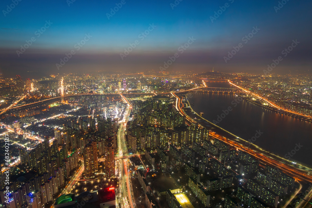 Fototapeta premium Cityscape scenic view over Seoul, South Korea at sunset