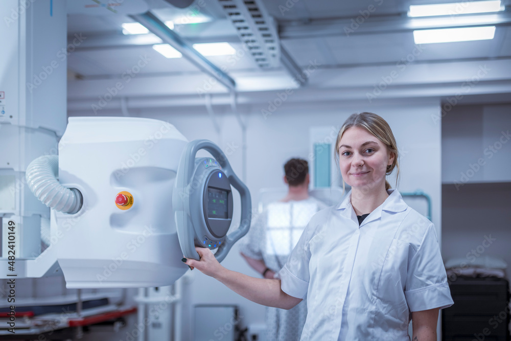 Portrait of radiologist setting up chest x-ray in hospital Stock Photo ...