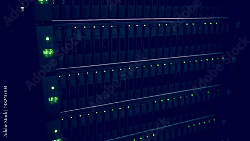 Datenspeicher Festplatten für eine Datensicherung in der IT Cloud, in einem Rechenzentrum