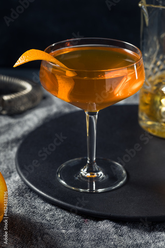 Cold Refreshing Boozy Irish Blonde Whiskey Cocktail