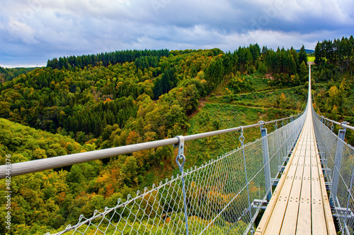 Fototapeta Naklejka Na Ścianę i Meble -  Geierlay- suspension bridge