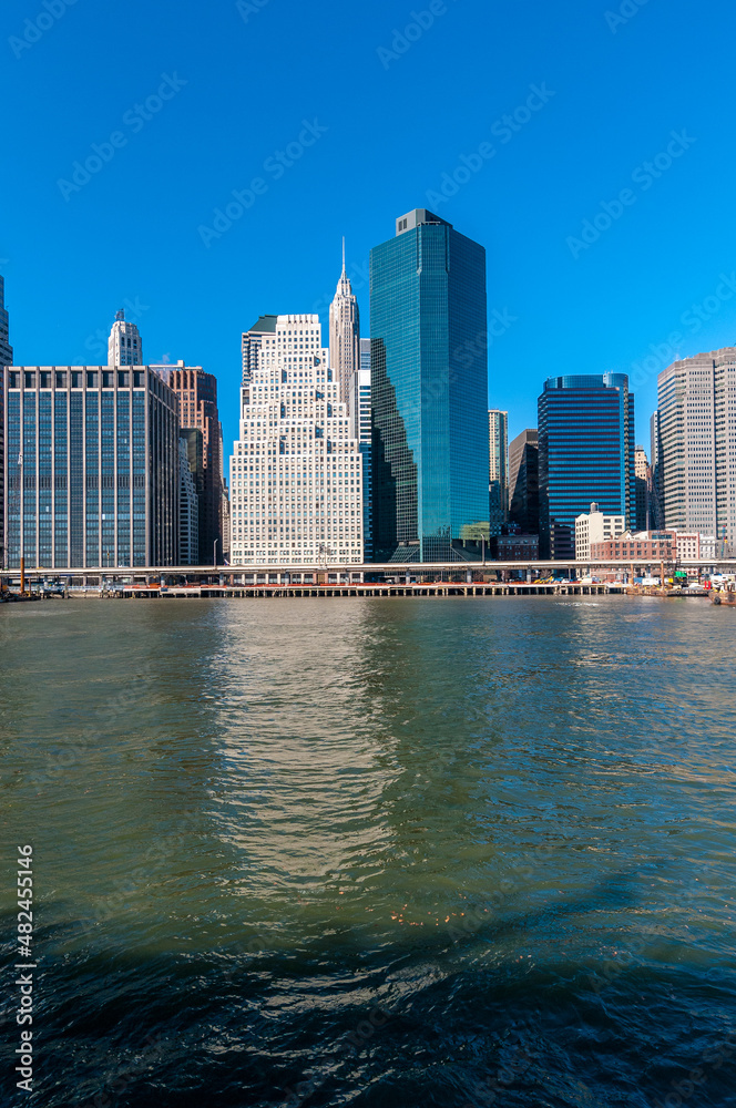 Fototapeta premium Manhattan from the River in New York, United States.