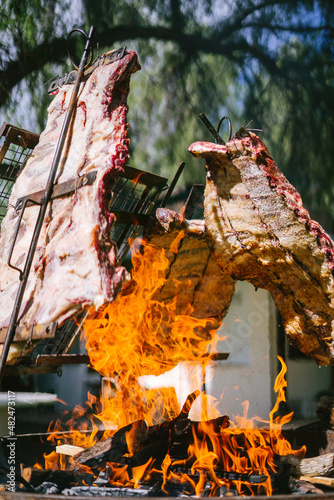 Costillar de ternera a la llama photo