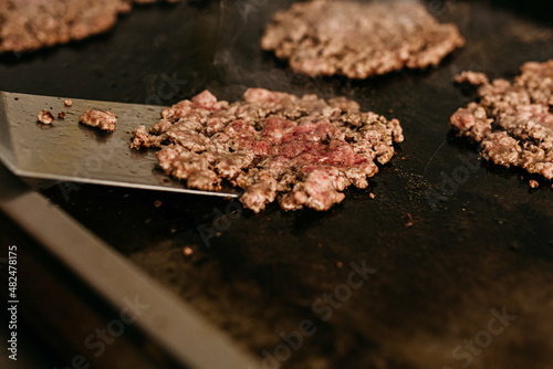 Snack - producing hamburger for the smash burger snack