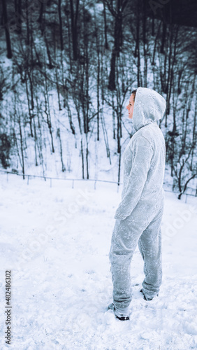 Zimowy portret w śniegu
