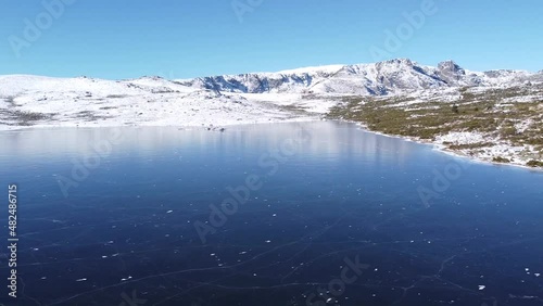 Lagoa do Viriato congelada - Serra da Estrela photo