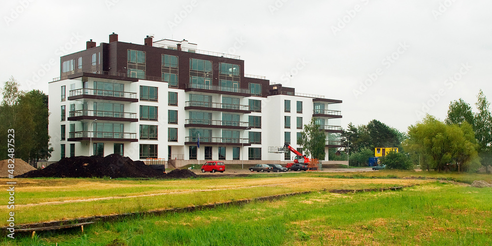 Fototapeta premium A new large residential building outside the city