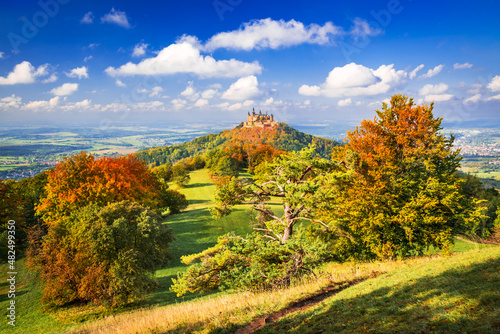 Fototapeta Naklejka Na Ścianę i Meble -  Burg Hohenzollern - Autumn landscaper in the Swabian Alps, Germany