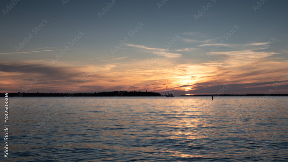 Obraz premium Magnificent sunset. sunset in Tobermory, Canada