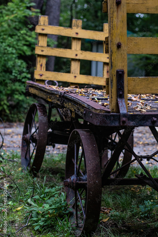 Obraz premium old abandon cart