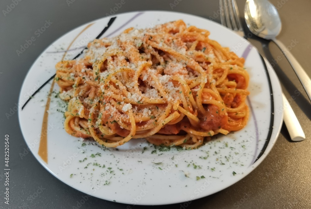 spaghetti with meatballs