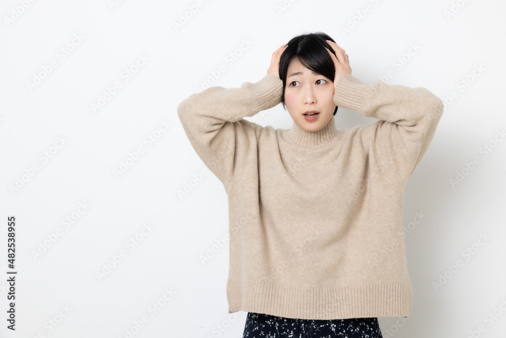 短い髪の日本人女性 短い髪の日本人女性