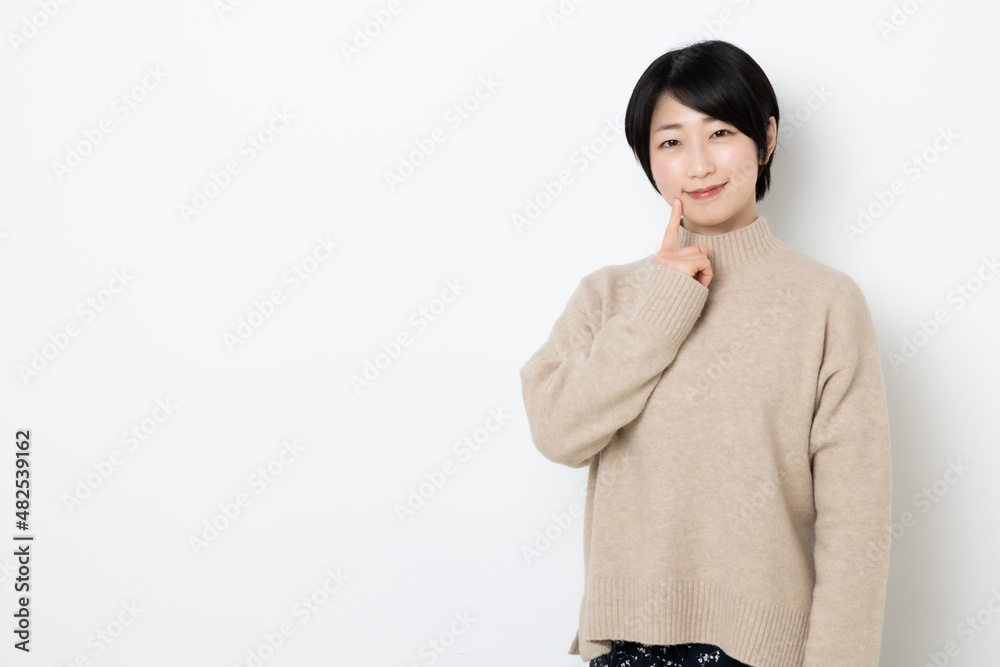 短い髪の日本人女性 短い髪の日本人女性