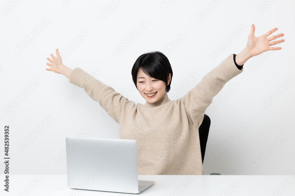 短い髪の日本人女性 短い髪の日本人女性