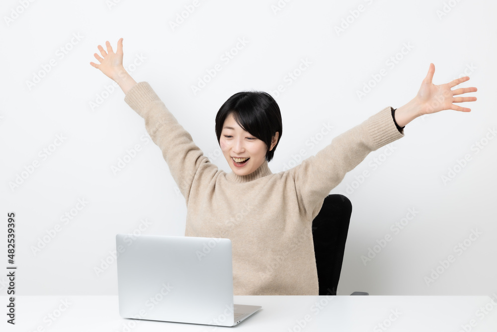 短い髪の日本人女性 短い髪の日本人女性