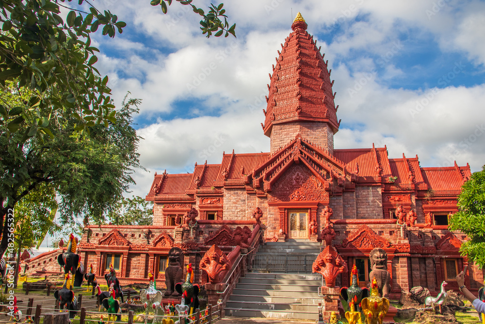 Obraz premium The Thai Temple Wat Phrai Phatthana District Phu Sing of the province of Sisaket in the border area between Thailand and Cambodia is well worth seeing